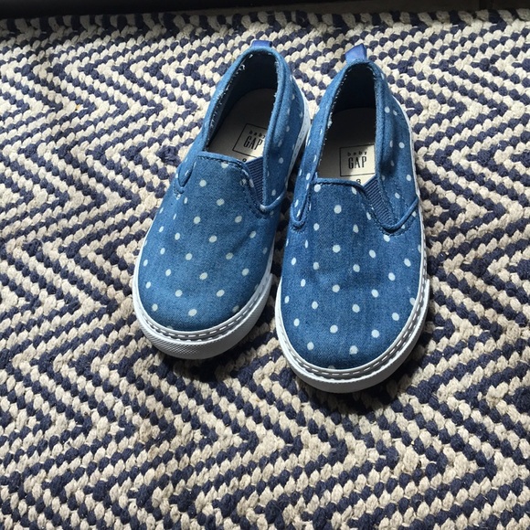 GAP Other - Gap slip on sneakers